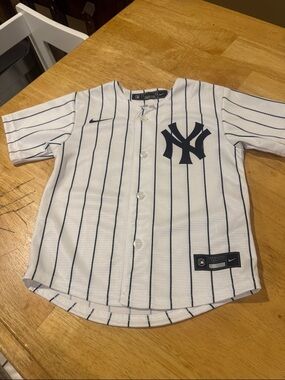 Nike White Pinstripe New York Yankees Kids Baseball Jersey